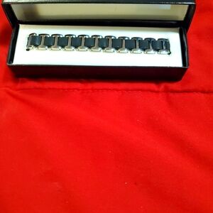 Mens dress bracelet, size 7-8 black & silver
